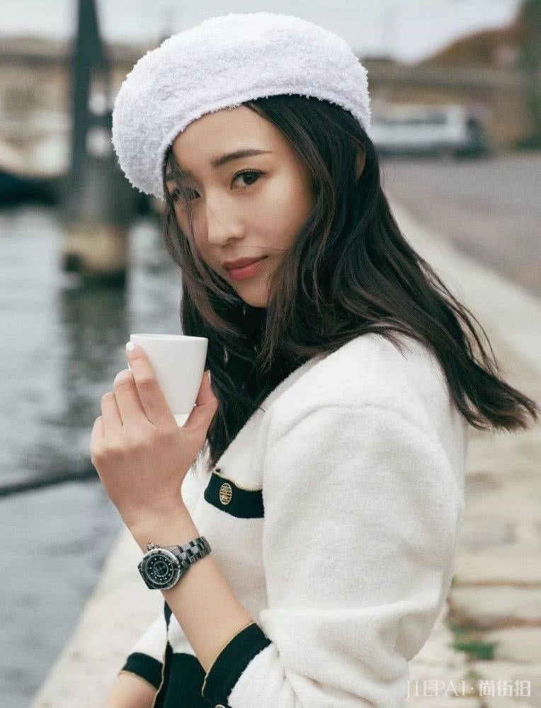 李冰冰如何在红毯中杀出重围？年会就看这件法宝了