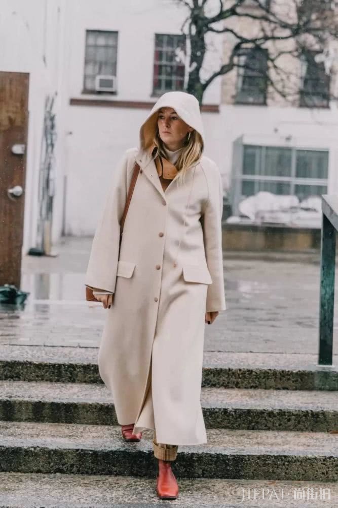 欧美街拍，九分裤这样搭不露脚踝也时髦保暖！