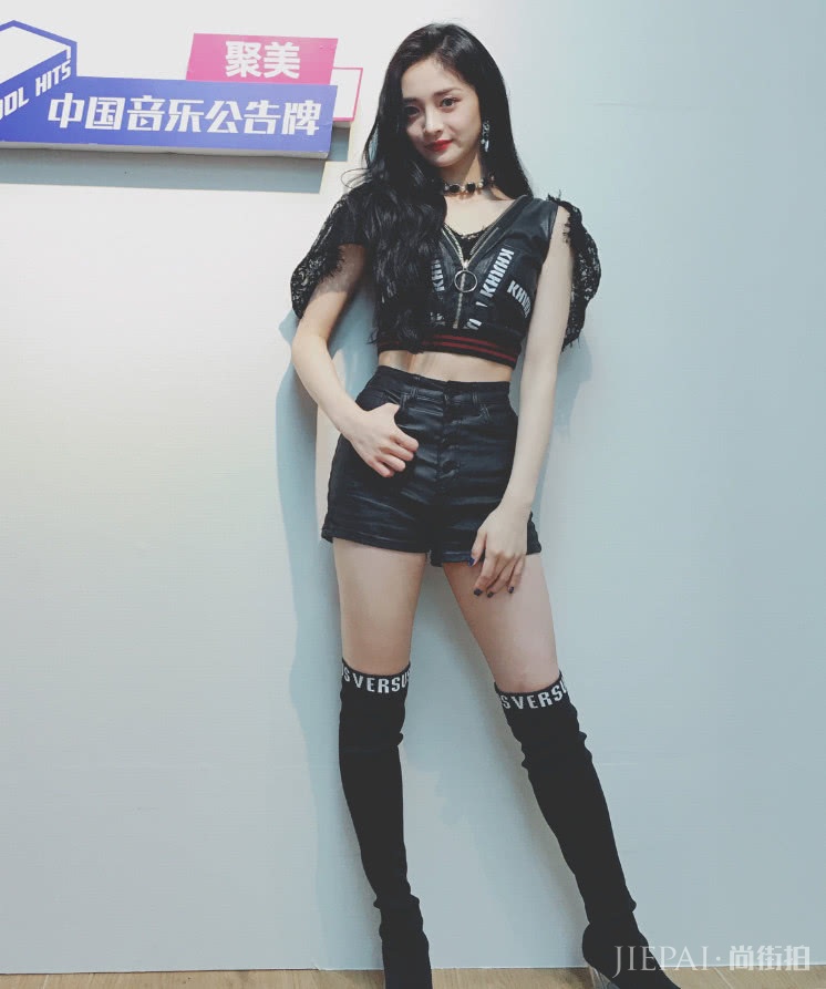 周洁琼第一次画这种“欧美妆”，气场强了10倍！