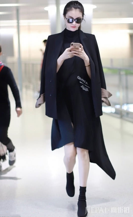 迎接浪漫寒冬,学会西装+短靴,给你2018年个性chic搭配