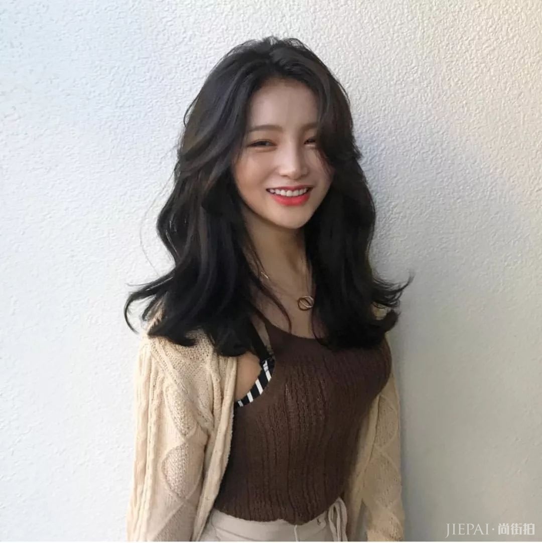 发型欣赏：每位小姐姐都要留个好看的卷发