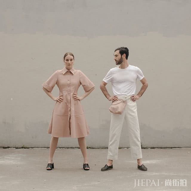 3年来每天都穿情侣装！这对法国ins网红果真相爱了