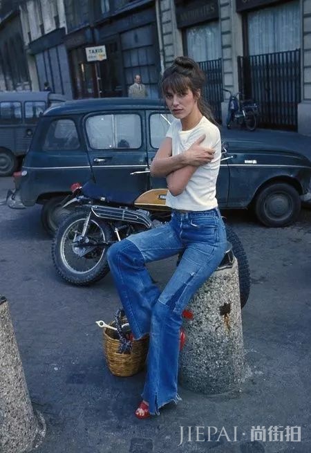 拎爱马仕的人，穿牛仔裤原来也这么贵气