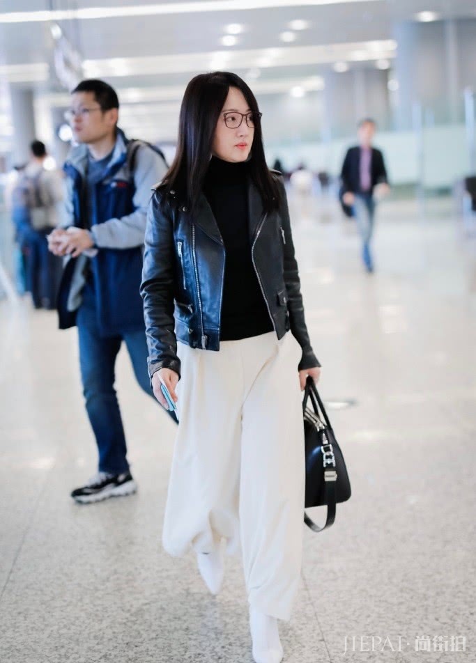 杨钰莹阔腿裤小短靴身高穿出了175的气场