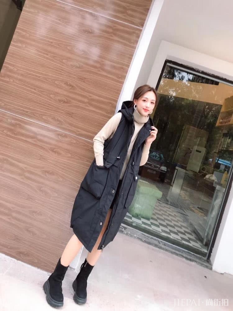 这件羽绒服想低调都很难!秋冬衣服颜值担当,要多美有多美