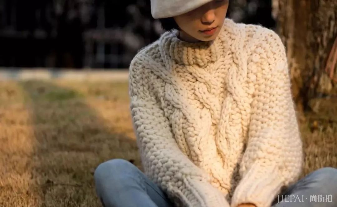 你离时髦还差一件绞花毛衣