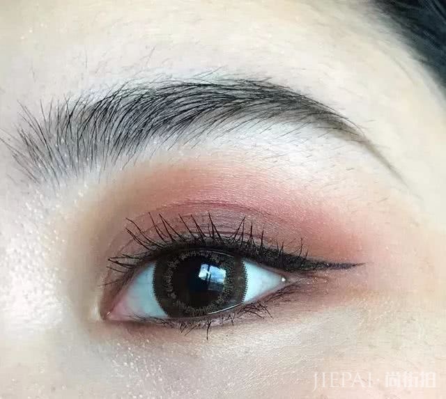眼妆有很多种,但别再画这种眼妆了!