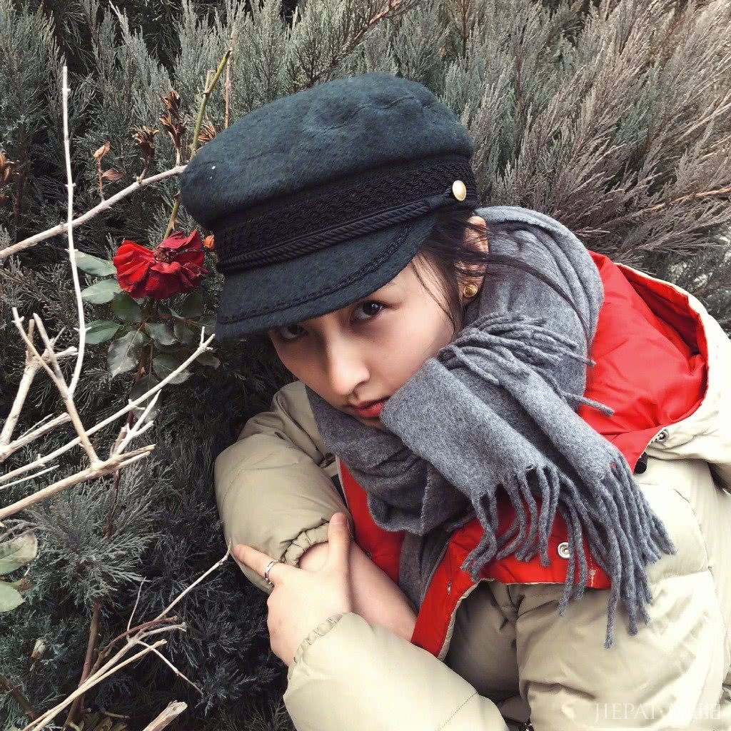 张子枫接地气羽绒造型,还挺不错的