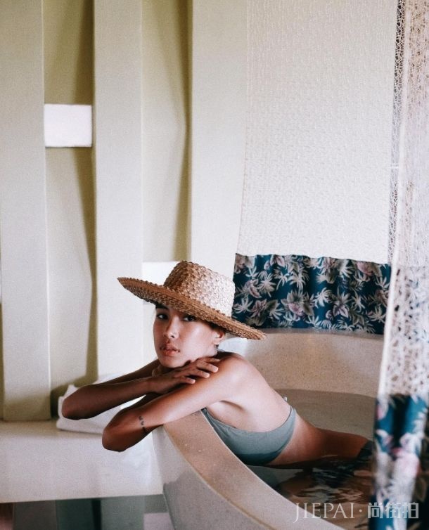 半个娱乐圈都在卷的爆火“仙女烫”发型，谁换谁美