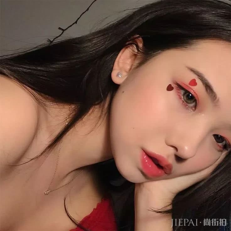 眼妆有很多种,但别再画这种眼妆了!
