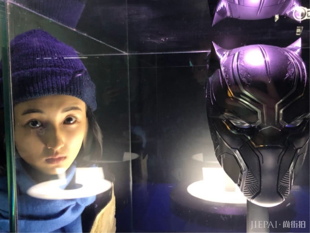 张子枫生活照曝光,摇身一变灵动鬼马的漫威女孩,太会穿衣了