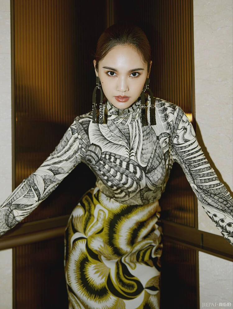 学杨丞琳穿连衣裙,轻松赛过时尚达人!