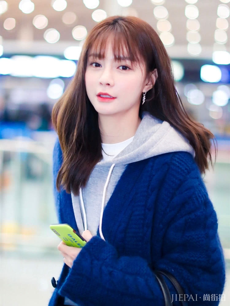 别再穿破洞裤啦，沈梦辰穿上它大长腿也能变小矮子