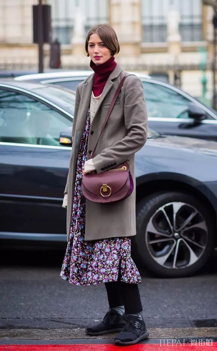 长大衣里面套裙子,竟然这么好看!