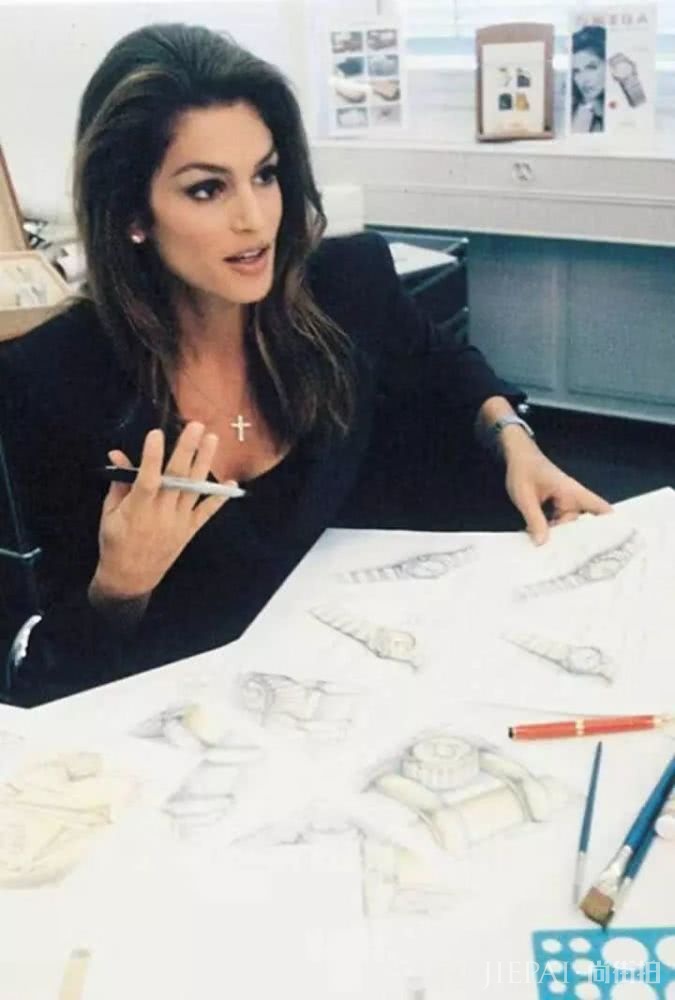 李冰冰如何在红毯中杀出重围？年会就看这件法宝了