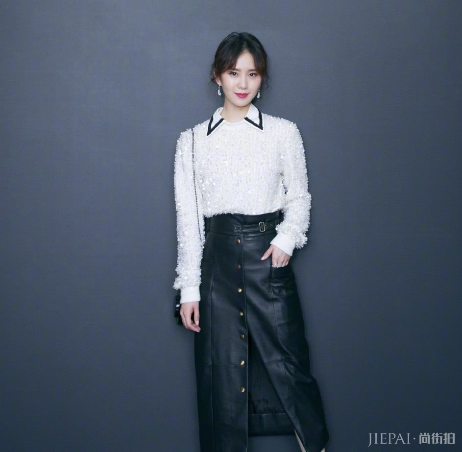 刘诗诗把直筒裙穿成了开叉裙,吴奇隆看完要生气!