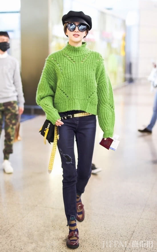 学会毛衣搭牛仔裤,轻松摆脱大众美,照着穿就对了