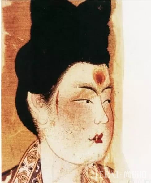 故宫口红上演宫斗戏，但你知道古代美人画唇有多认真吗？