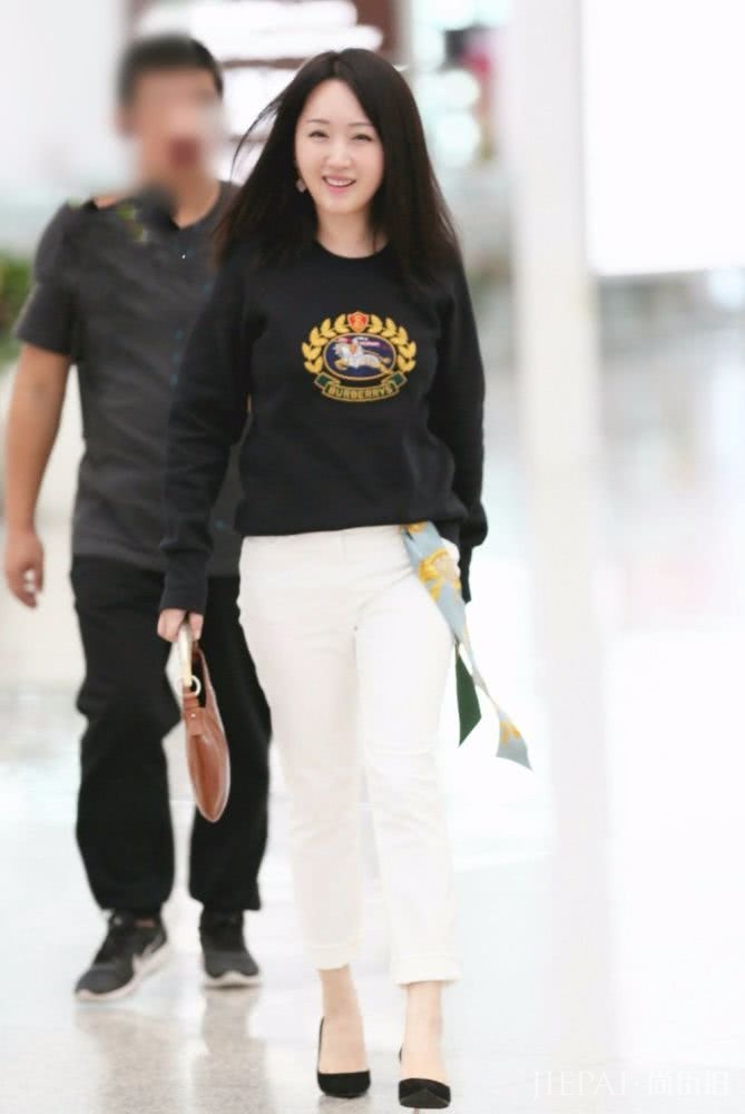 杨钰莹阔腿裤小短靴身高穿出了175的气场