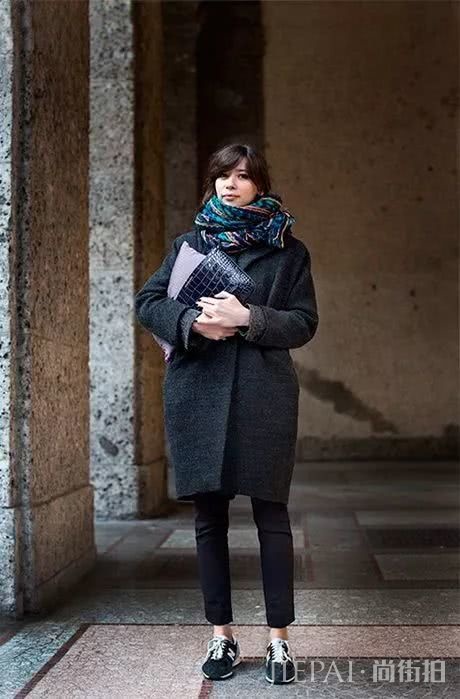 欧美街拍 时尚潮人只靠一条“围巾”立马变优雅