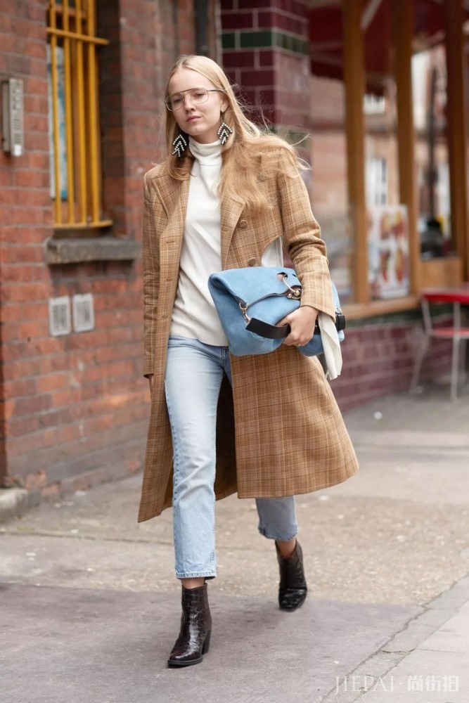 欧美街拍 大衣里穿这三件，怎么搭都好看