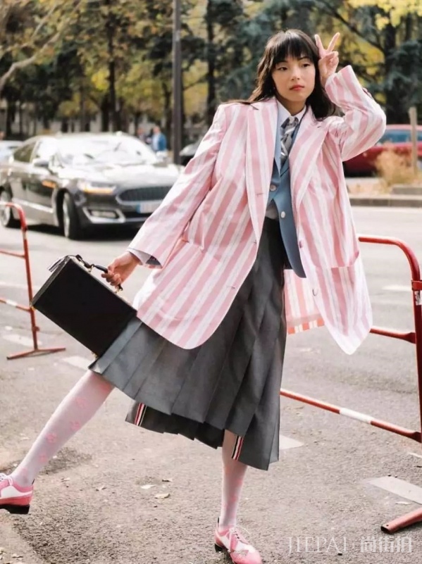 冬天穿裙子太冷？有了这些单品冬天穿裙子美美的