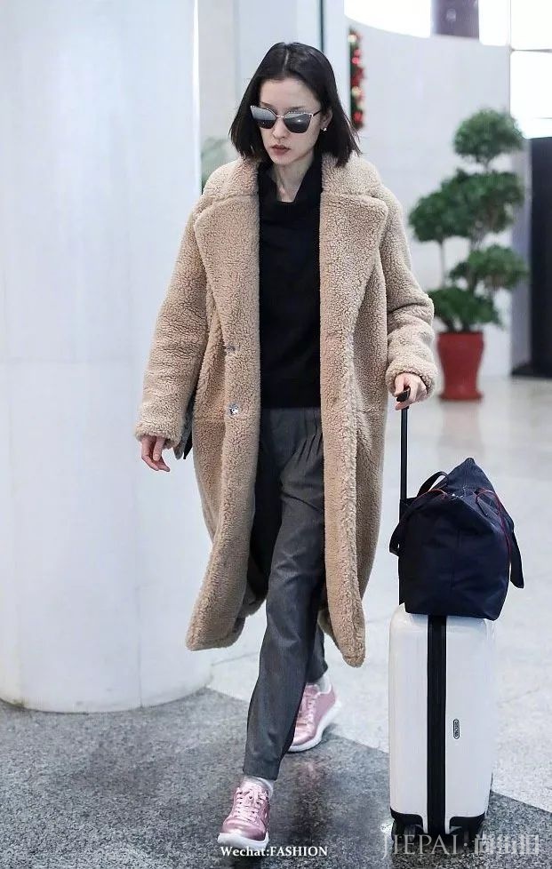 你需要一件温暖又时髦的毛绒外套
