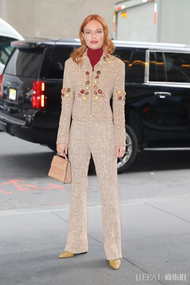 欧美街拍 新年穿红色既能喜庆又很时髦