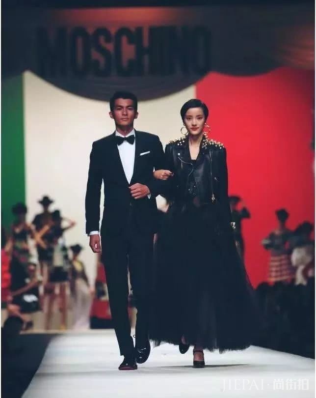 这对国民超模CP,被蓝血品牌双双相中,还要带着宝宝走秀?