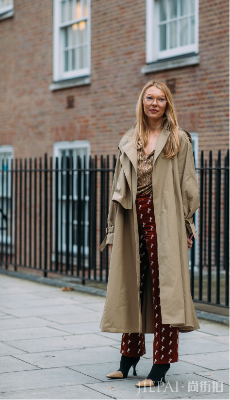 印花衬衫搭配什么外套?混搭优雅都是女人味的诠释