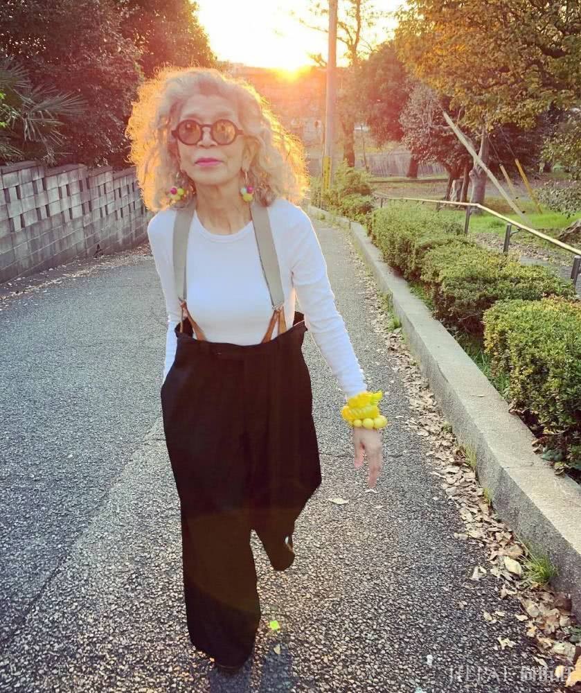 60岁老太太靠日常穿搭走红ins,一张照片获8千万点赞