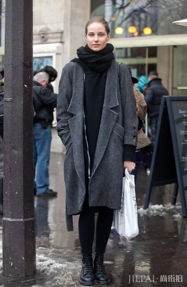 气场不够就用灰色大衣来凑，展现御姐成熟魅力