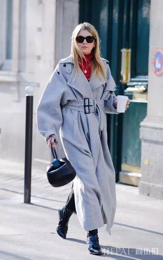 气场不够就用灰色大衣来凑，展现御姐成熟魅力