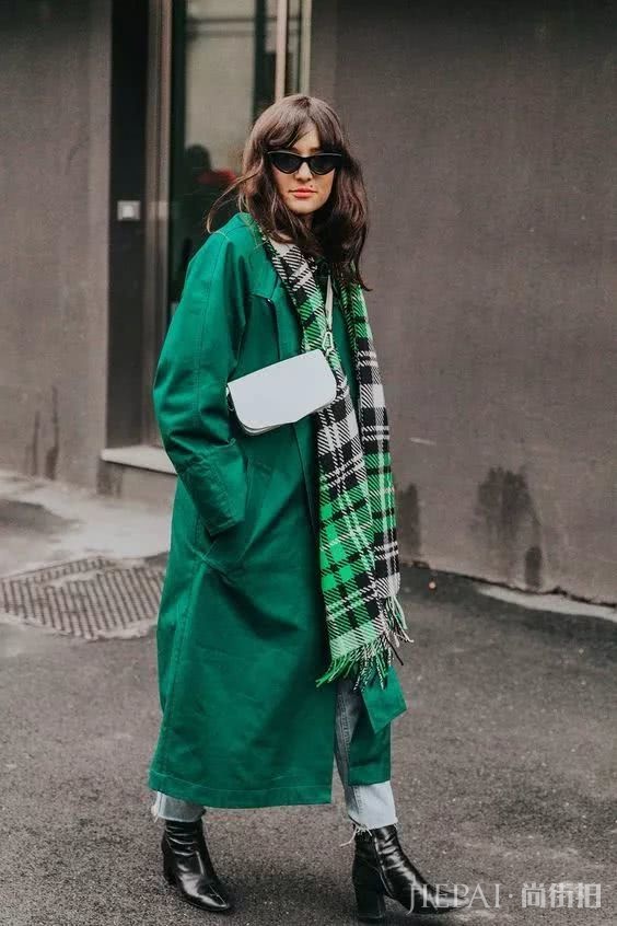 欧美街拍 时尚潮人只靠一条“围巾”立马变优雅