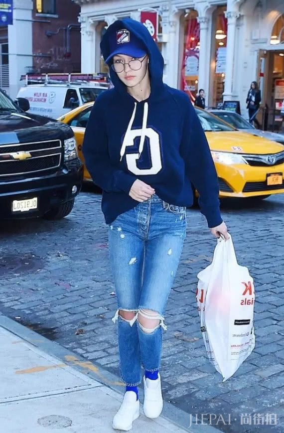 卫衣的7款搭配，穿上活泼又俏皮，怎么穿都好看