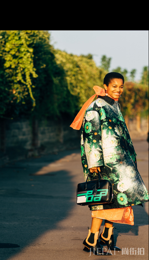 冬季绿色这样穿搭 严冬也会生机盎然