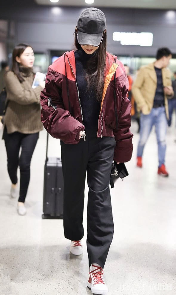 小个子女生怎么穿衣好？选一件有型的短外套，为你时尚感加分