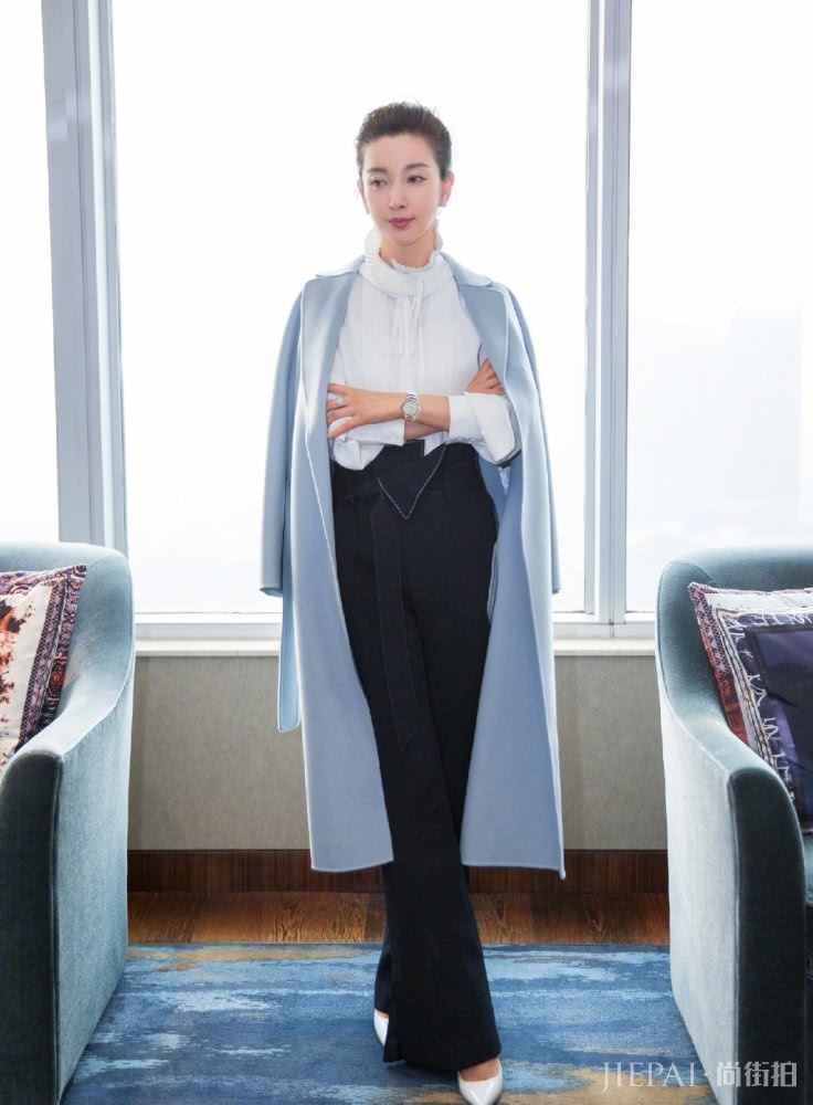 李冰冰一袭粉色裙清新减龄，少女感爆棚