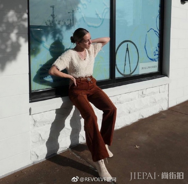 ASTR THE LABEL设计紧随潮流风格易搭的服装