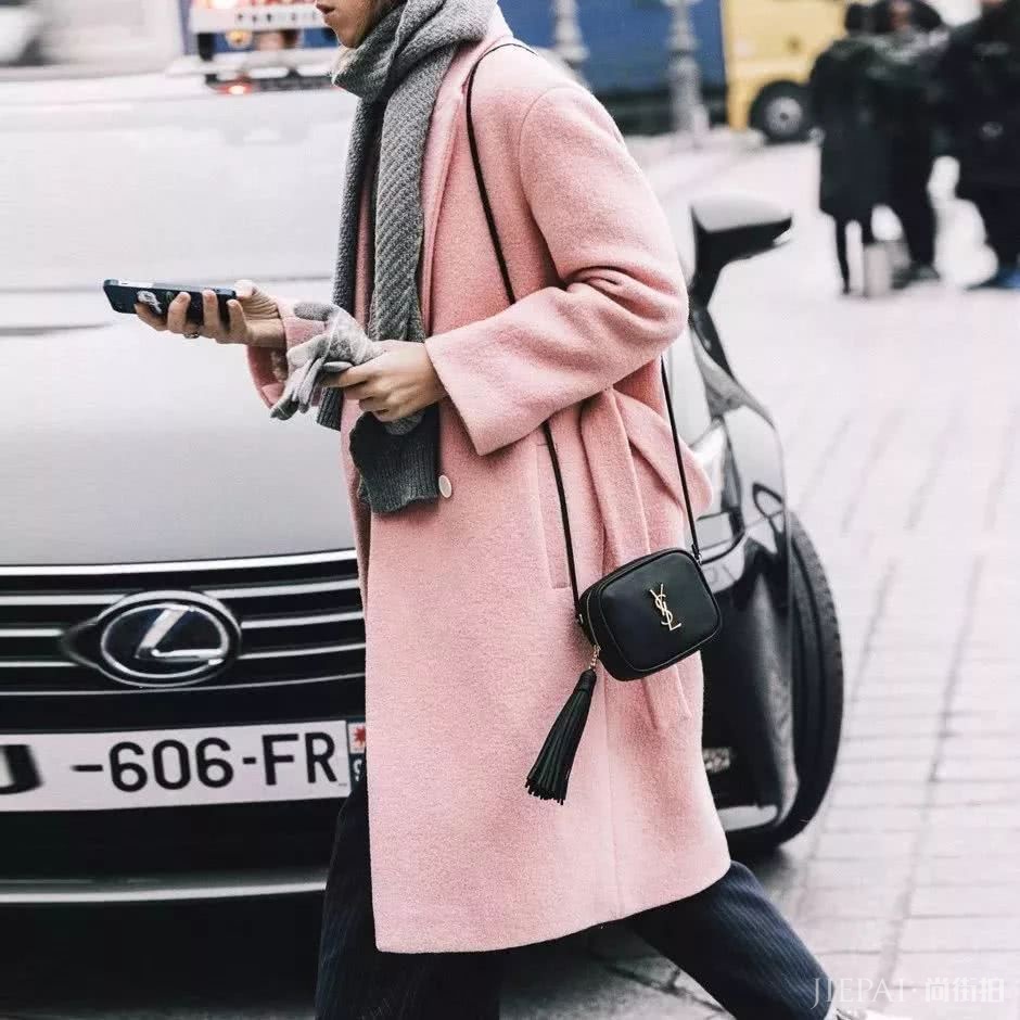 最值得投资的大衣除了黑驼灰，还有这两个色