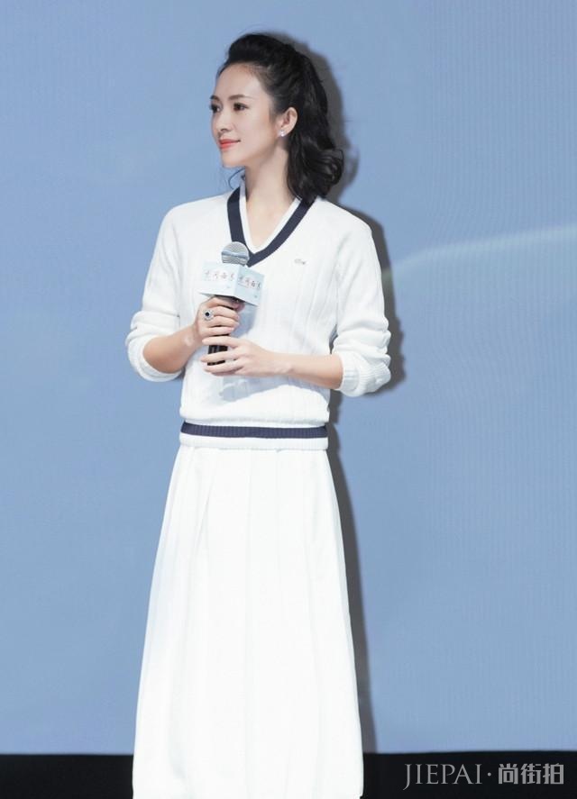 章子怡一袭亮片裙高调走红毯,发型选对美太多!未修图比精修图美