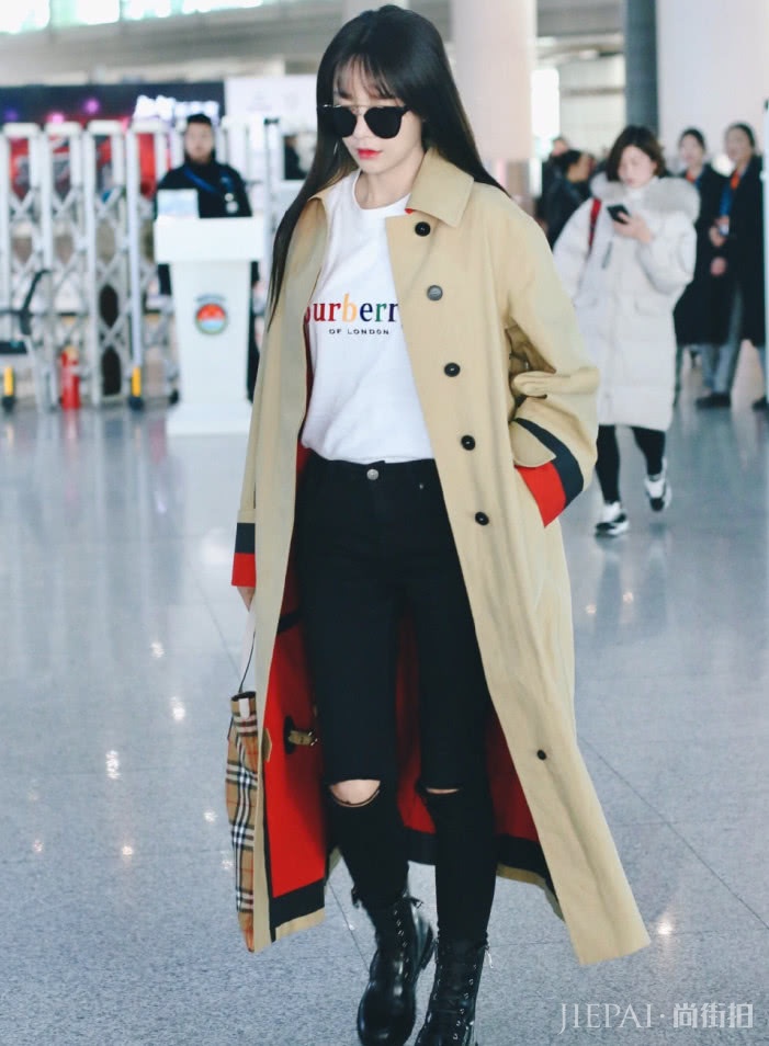 沈梦辰零下十多度穿抹胸裙,终于暴露真正的曲线