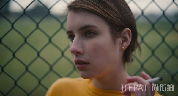 被艾玛·罗伯茨 (Emma Roberts) 的街拍照片美哭了!身高157的她时髦得毫不费力