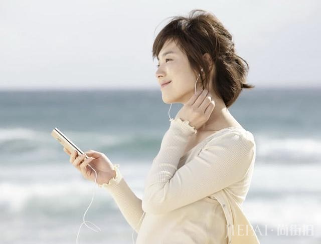 宋慧乔剪了一款波波头显小20岁