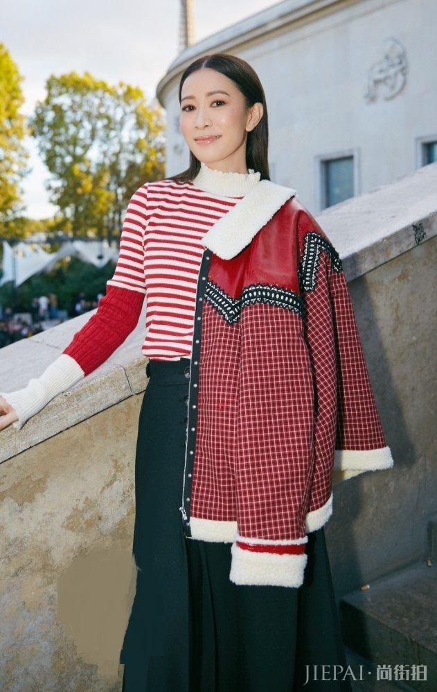 佘诗曼上半身很保暖,下半身2只“大辣椒”,却是湖南人的最爱!