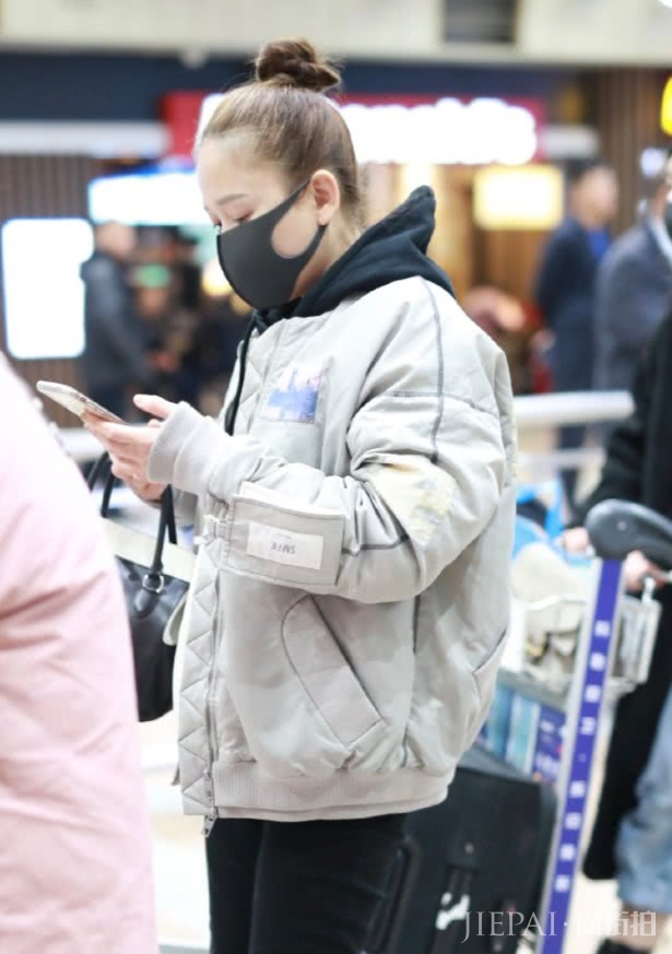 陈乔恩穿紧身裤，暴露身材缺陷，这身材比例是认真的吗？