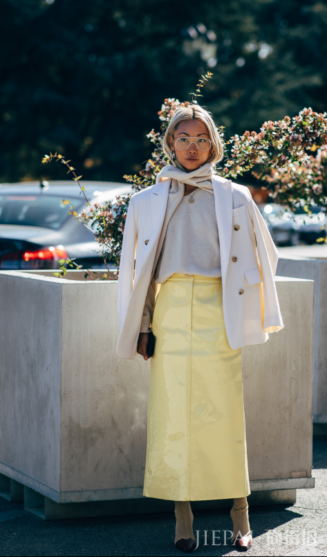 浅色毛衣怎么搭配外套 属于明亮色调的针织魔法