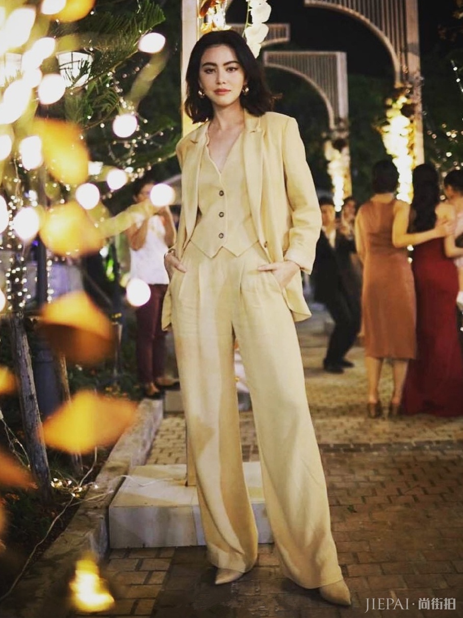 泰国小花Mai实力惊艳！参加婚礼穿的攻气十足，怕是要抢新郎风头