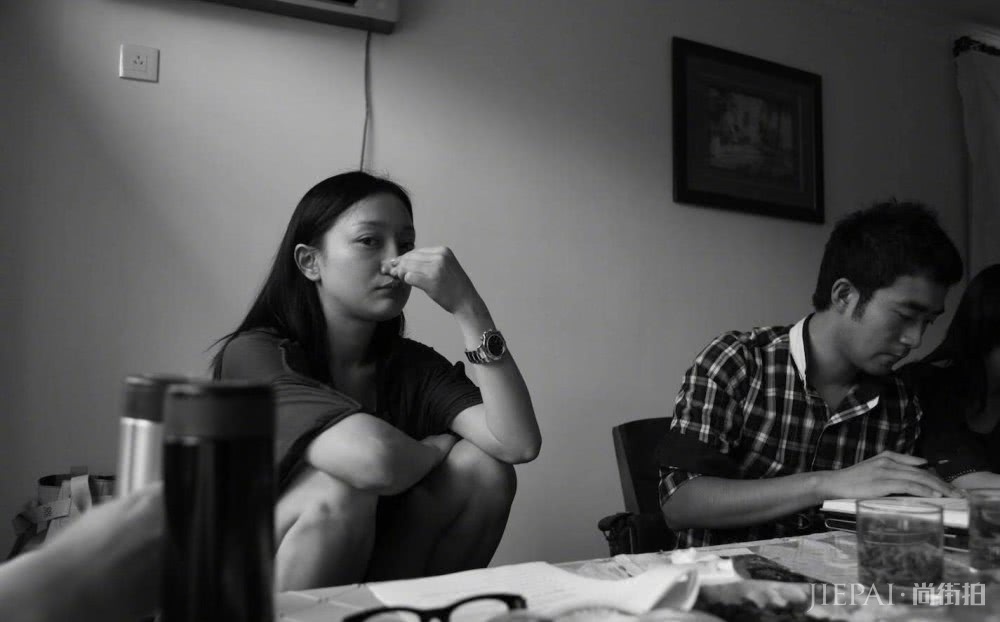 周迅也太鬼马精灵了吧,新书旧照流出,每一张都超有个性