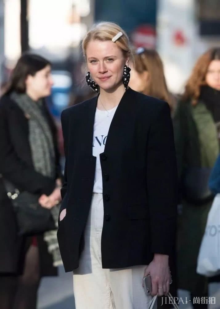 白色不耐脏但穿上却时髦，穿好白色你就能成为完美气质女神！